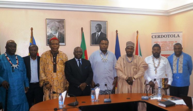 Des Dignitaires du Conseil Panafricain des Autorités Traditionnelles et Coutumières reçus au CERDOTOLA.